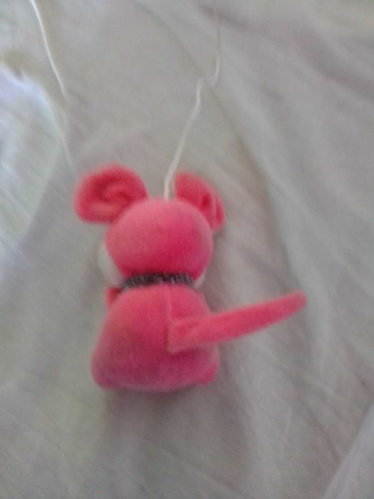 Невелика рожева поролонова іграшка мишки-ведмедика