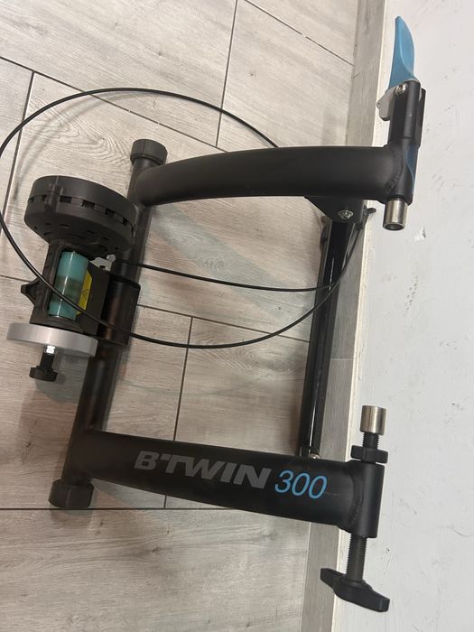 B’TWIN 300 trenażer (home-trainer)