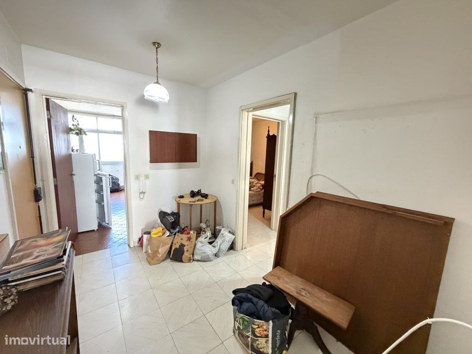 Apartamento T2 | Praça Do Metro De Alfornelos