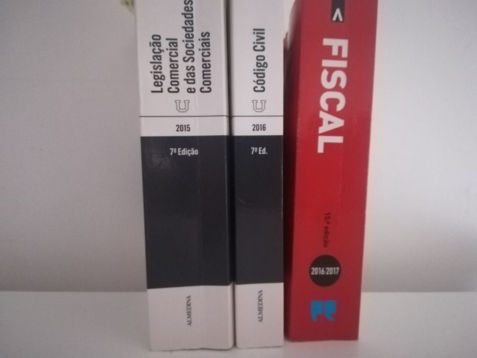 Livros de direito e gestão