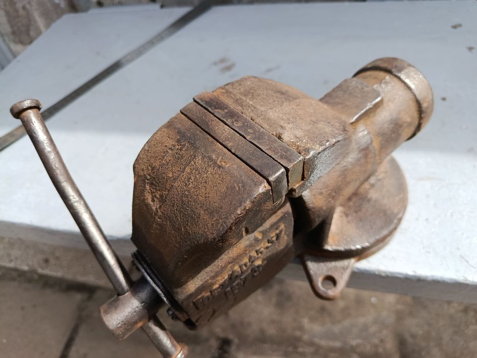 Ретро советские тиски слесарные тиски   СССР