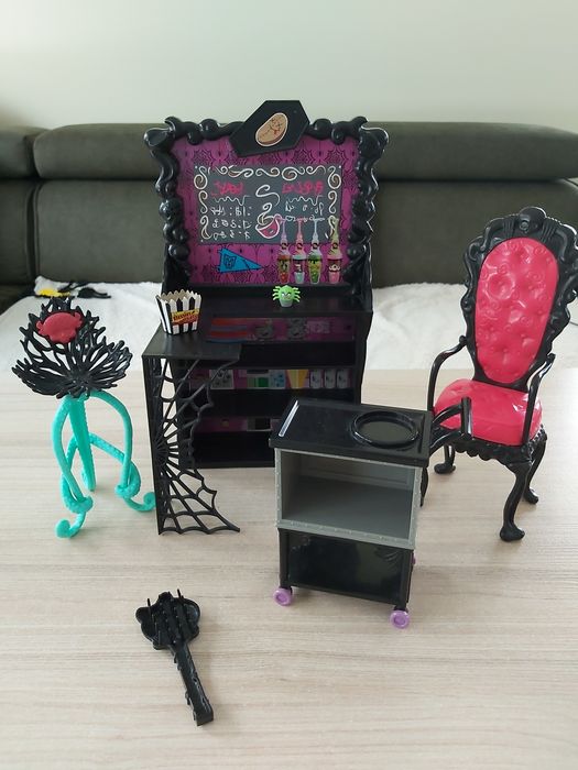 Mebelki Monster High