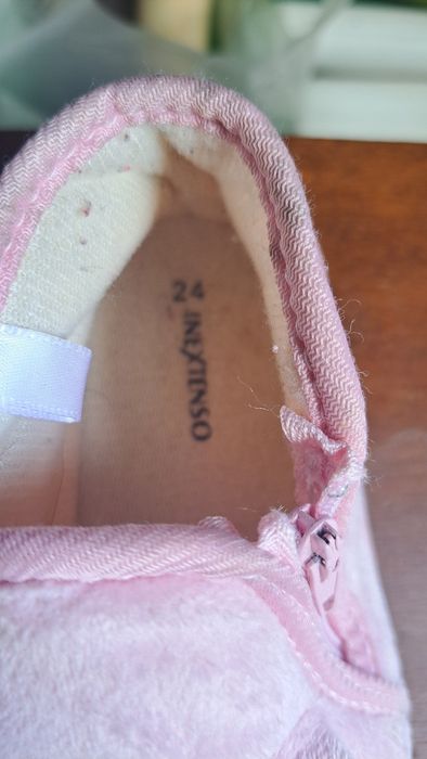 Sapatos / ténis = Criança / bebé TAM 20 / 21 e 24