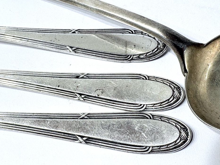 3 garfos de ostras/caracoís e uma pequena concha WMF c banho em prata