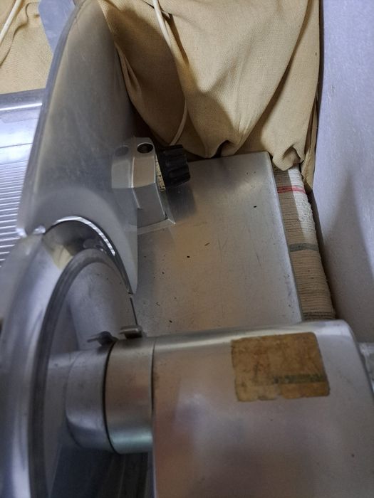 Maquina Industrial (corte de fiambre, queijo e afins)