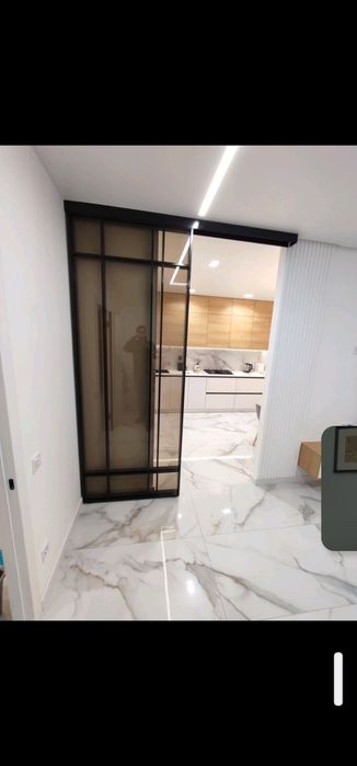 Скидки 30 %. Межкомнатные раздвижные стеклянные перегородки.