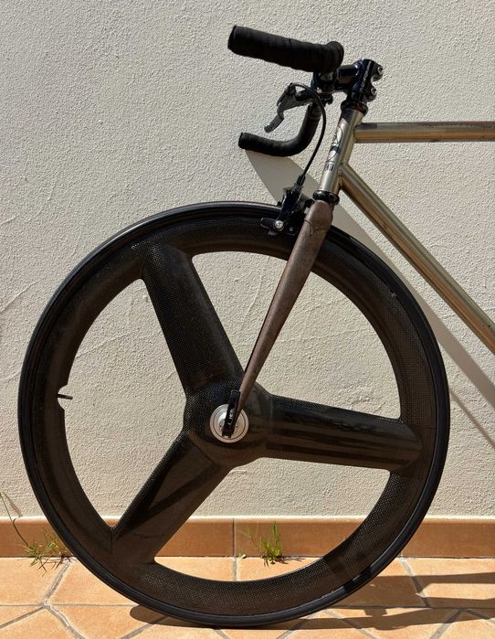 Custom Fixie DOSNOVENTA Barcelona + Wallmount