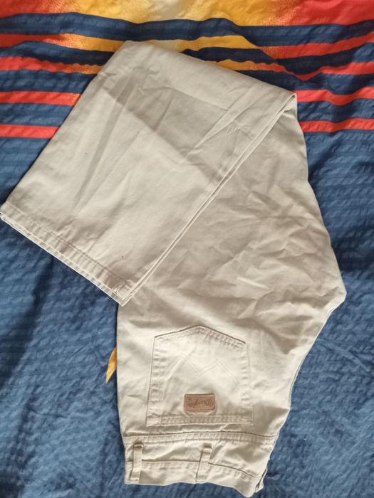 Джинси  LEVI  strauss & CO.