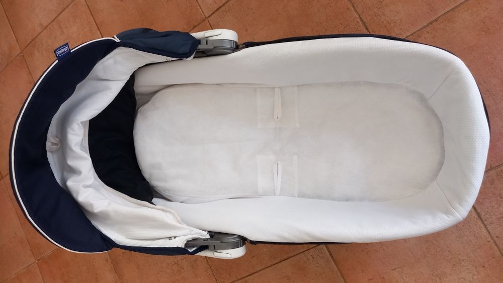 ALCOFA PARA BEBÉ ESTIMADA.Casa,quarto,cozinha,passeio.Vêr imagens.