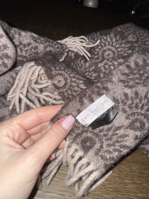 Dea Kudibal Obszerny Wełniany Brązowy Szalik Premium 100% Wełna