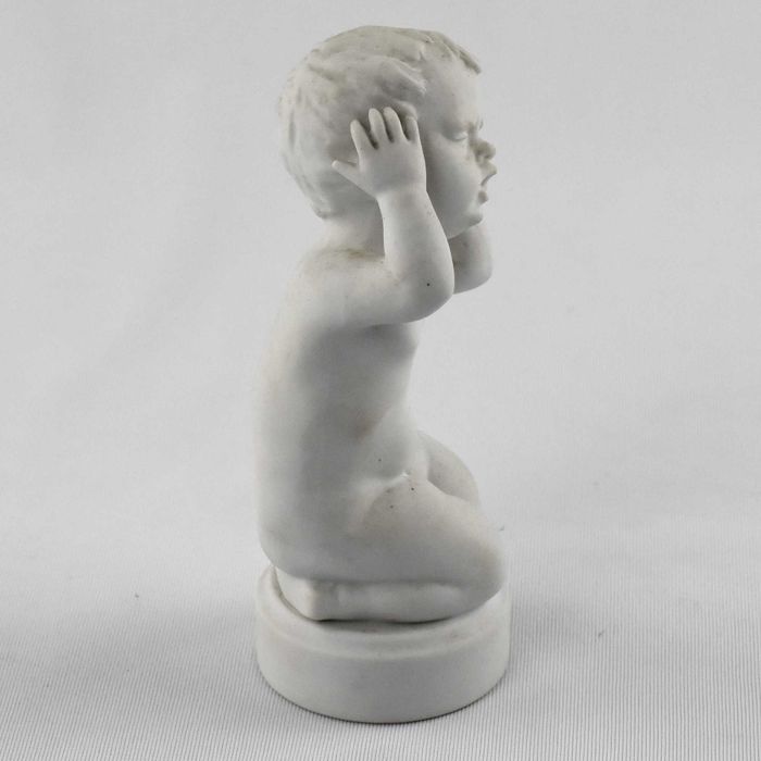 Figura de menino em biscuit porcelana Artibus