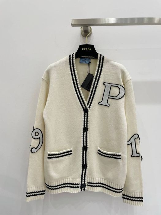 Nowy modny sweter