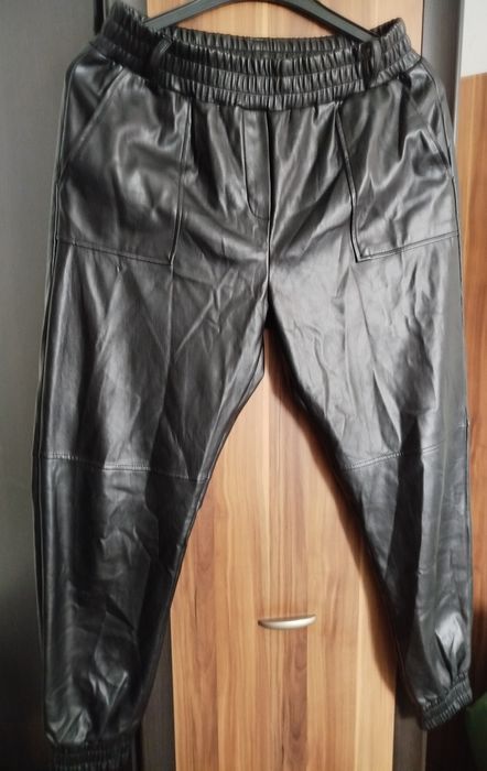 Spodnie damskie Reserved Eco skóra rozmiar L stan idealny