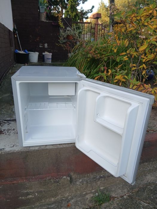 Mała lodówka z małym zamrażarnikiem firmy BOMANN  energooszczędna A ++