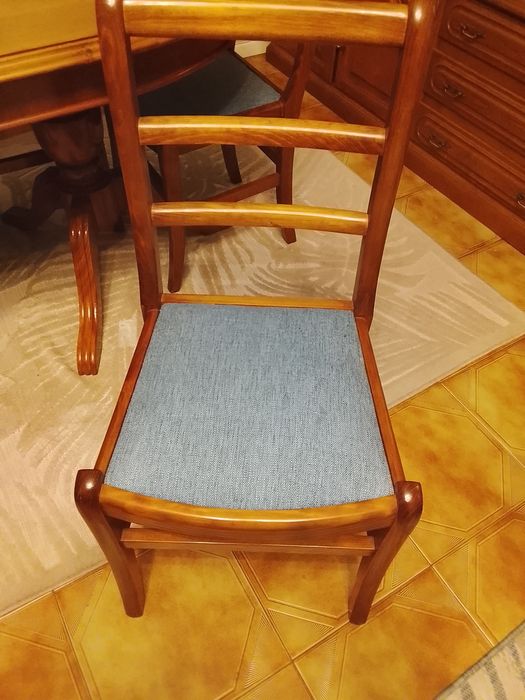 Mesa com 6 cadeiras