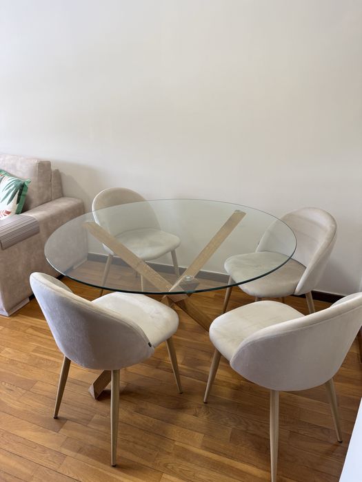 Vendo conjunto sala de jantar (mesa+4 cadeiras)