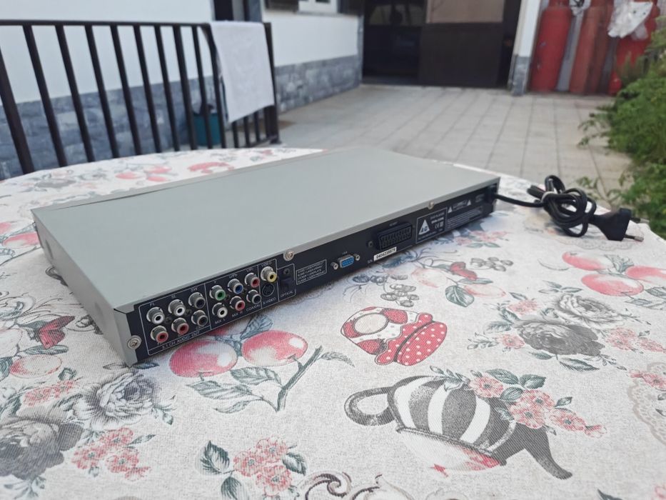 DVD LG -338K, que inclui funcionalidade de karaoke.