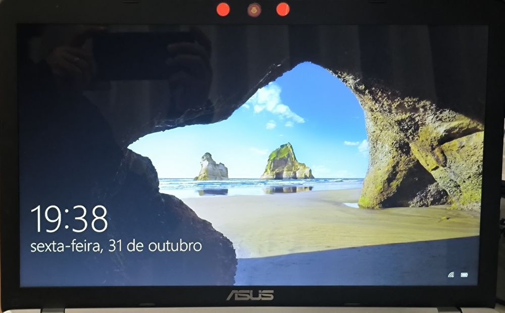 ASUS i7 17", 16GB RAM, 256GB SSD+1TB
