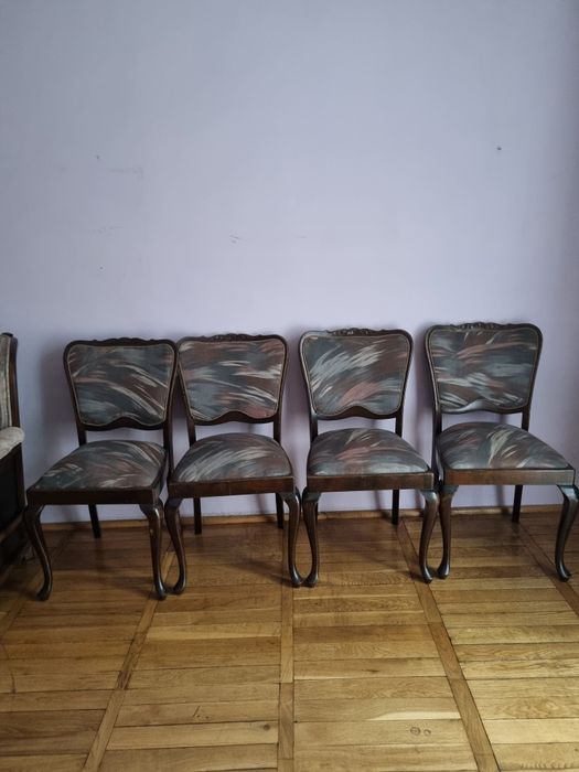 Stare Krzesła w bardzo dobrym stanie
