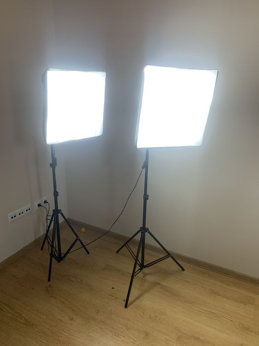 Lampy studyjne regulowane.