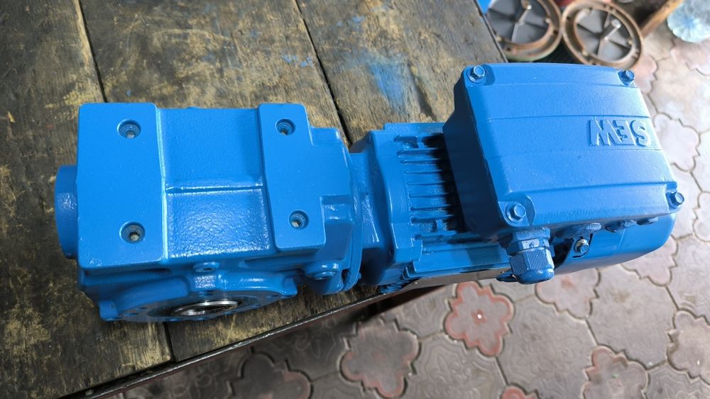 0,37 квт 60 об. Мотор редуктор з тормозом. Моторедуктор.