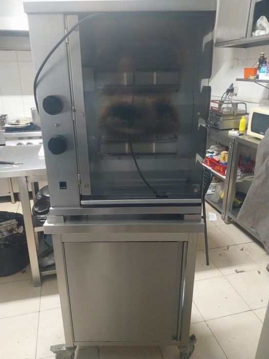 Maquina de assar frangos