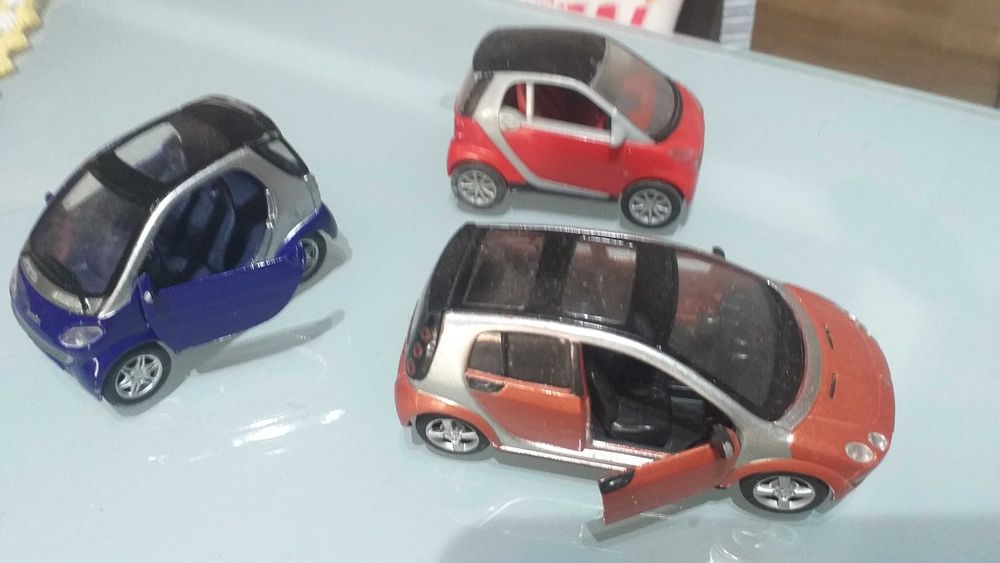 Lote de 50carrinhos uns em ferro outros em plástico