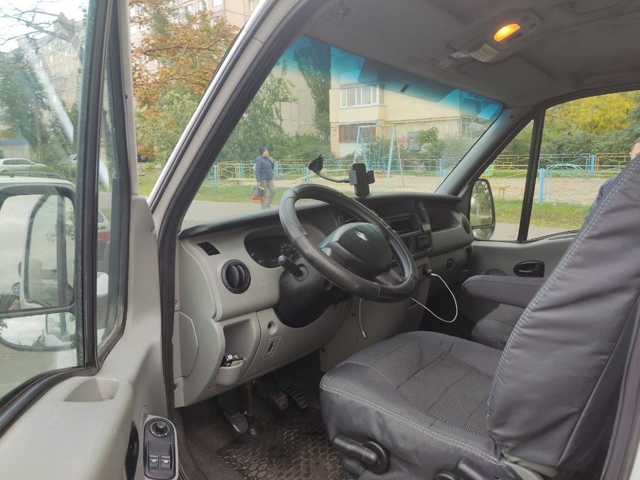 Оренда буса / Аренда грузового авто Opel Vivaro L2H2