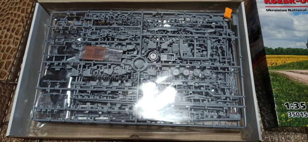 Збірна модель Український бронеавтомобіль "Козак-001" Національної гва