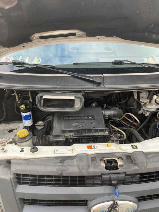 Форд Транзіт 2010 року