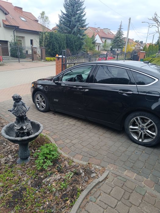 Ford Fusion USA hybryda plug in Titanium
