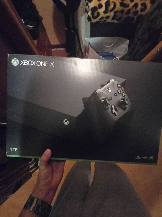Xbox one X 1TB super stan 2 pady gry plus ładowarka do baterii Poznań ...