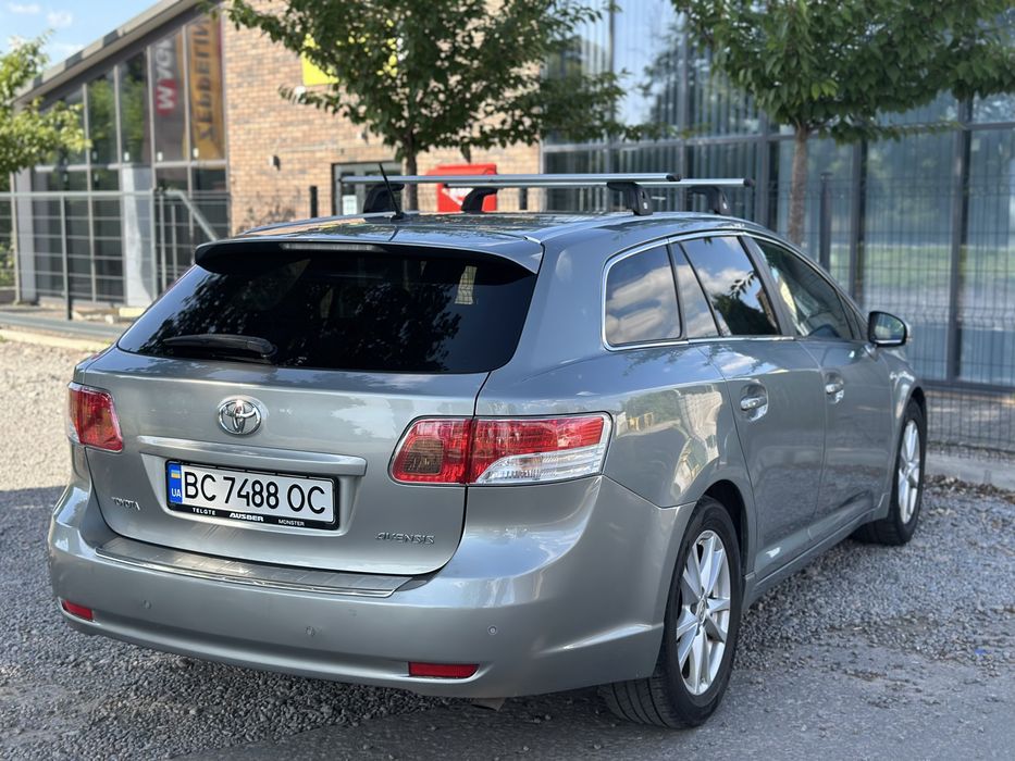 Продам Toyota Avensis 2011