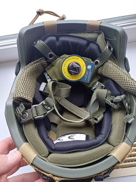 Продам щолом fast тактичний