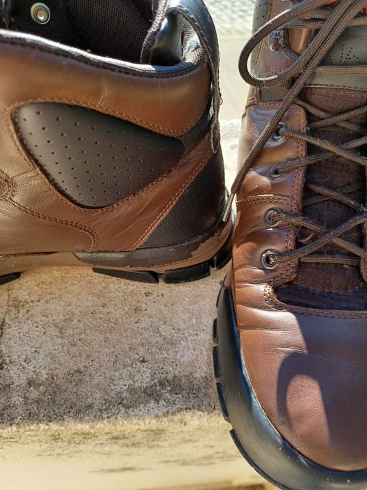 Bota/sapatilha de homem, marca Nike. Tamanho 42.