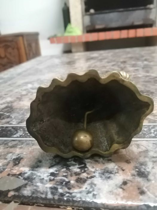 campainha de mesa antiga , em metal