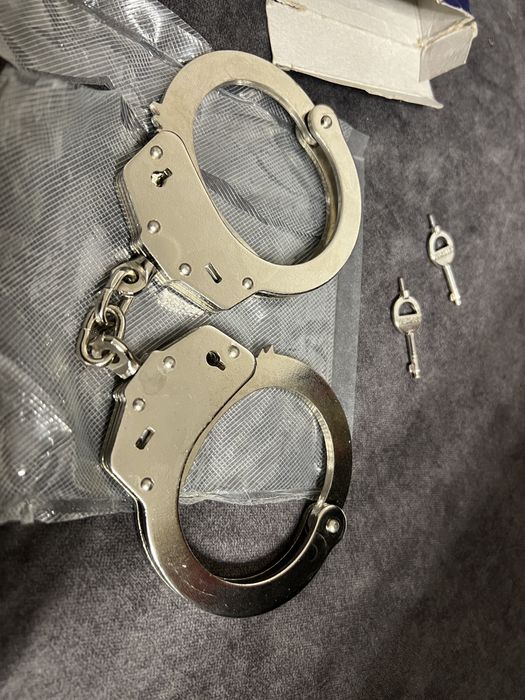 Дитячі іграшки, кайданки