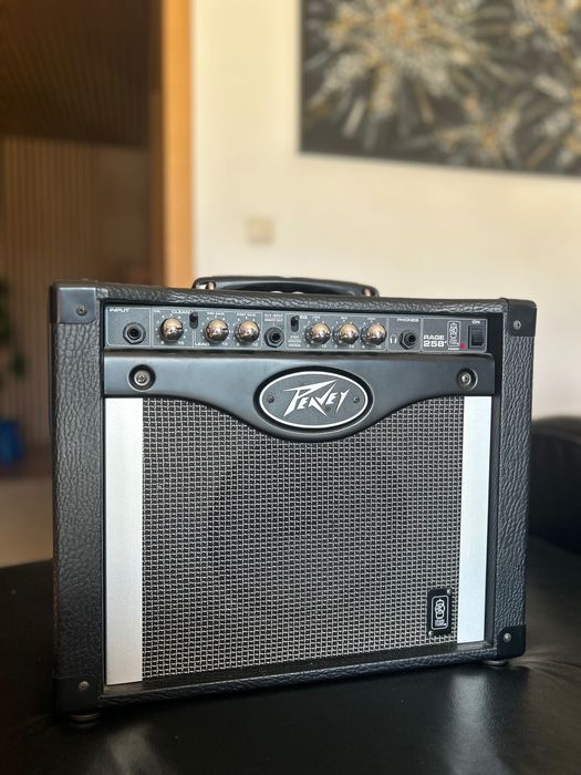 Amplificador PEAVEY RAGE 258 COMO NOVO