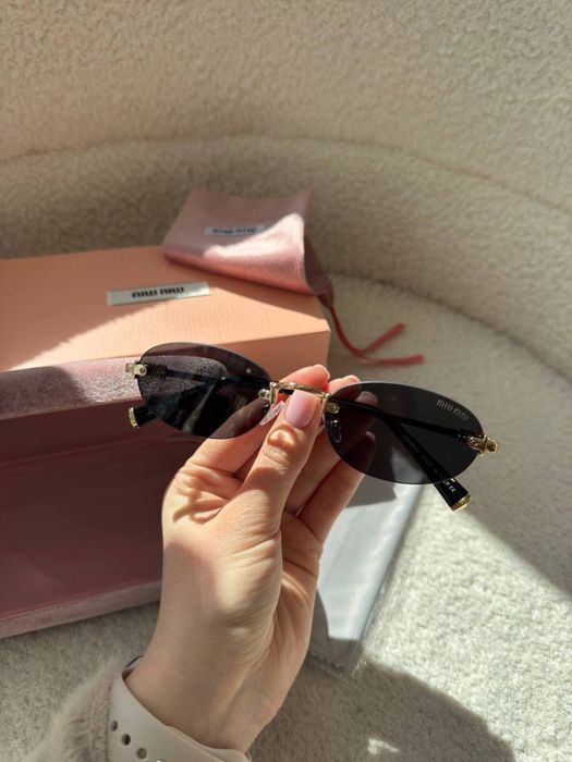 Сонцезахисні окуляри MiuMiu різні