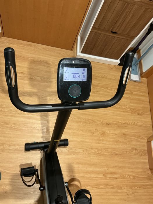 Bicicleta estática decathlon essential 06