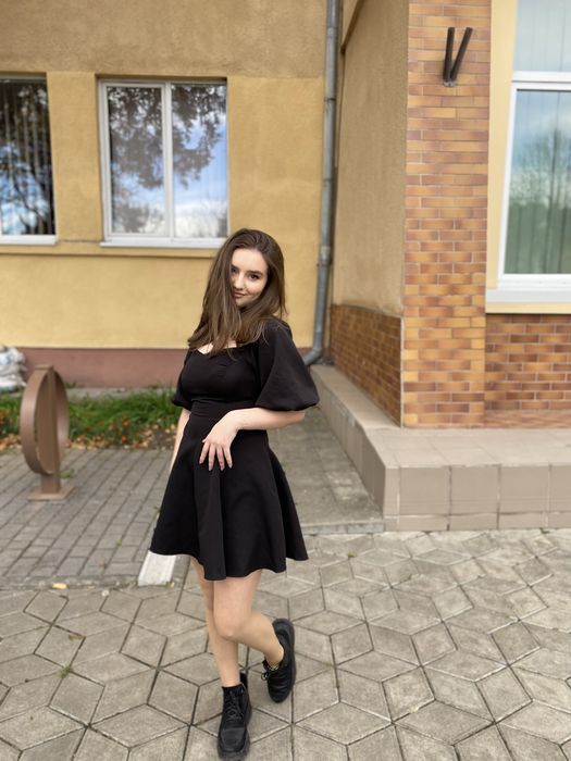 Чорна випускна сукня