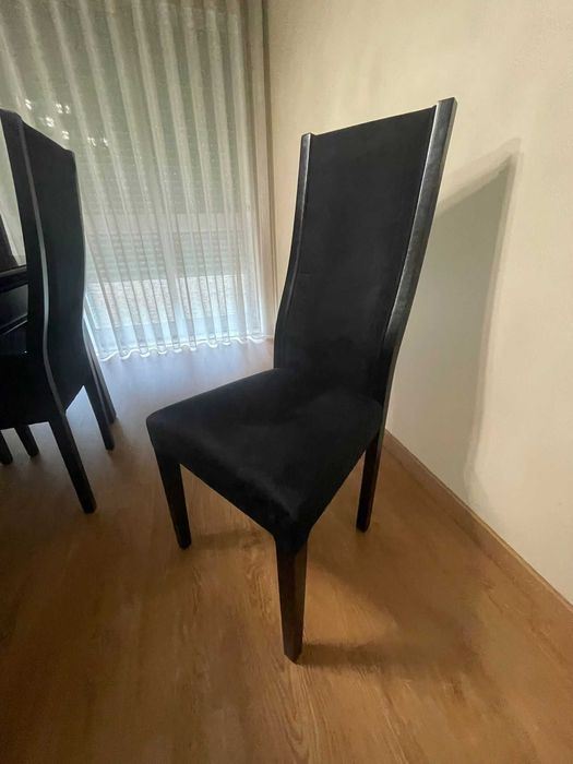 Mesa em Mogno 160 cm Extensível ( 260cm) + 6 cadeiras em bom estado