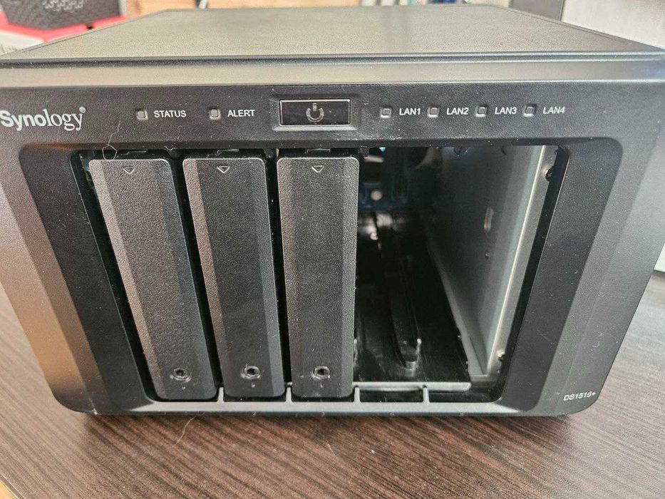 NAS Synology DS1515  Нерабочий