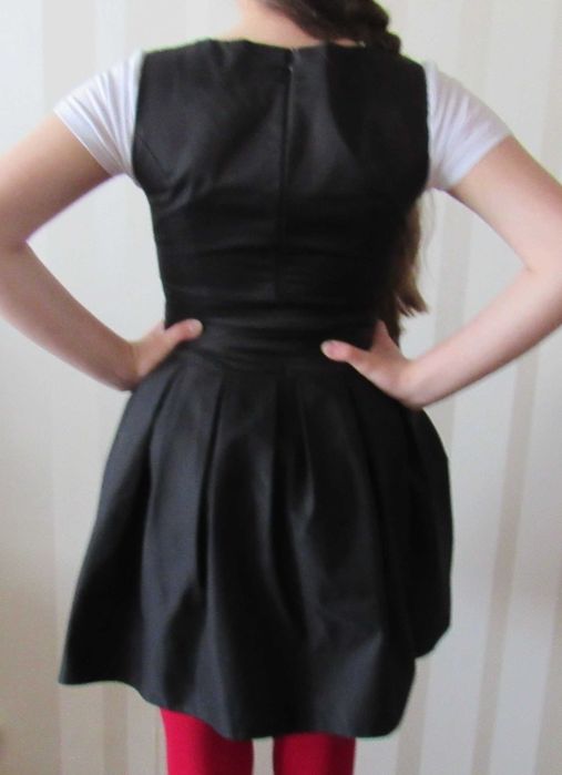 Дуже гарний шкільний сарафан р.36