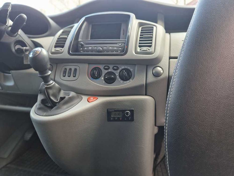 Renault Trafic Generation 115 dci webasto łóżko stolik