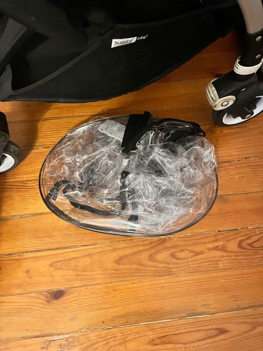 Carrinho bebé, alcofa e acessórios