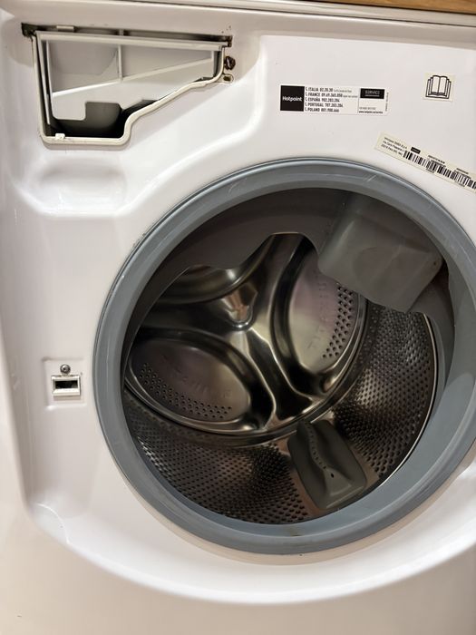 Pralko-suszarka Hotpoint Ariston Aqualtis 10/7 kg – do naprawy
