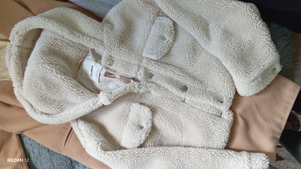 2 шубки Чорна та молочна