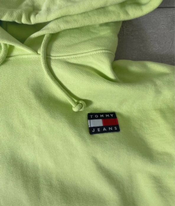 Bluza Tommy Hilfiger w neonowym stylu – S