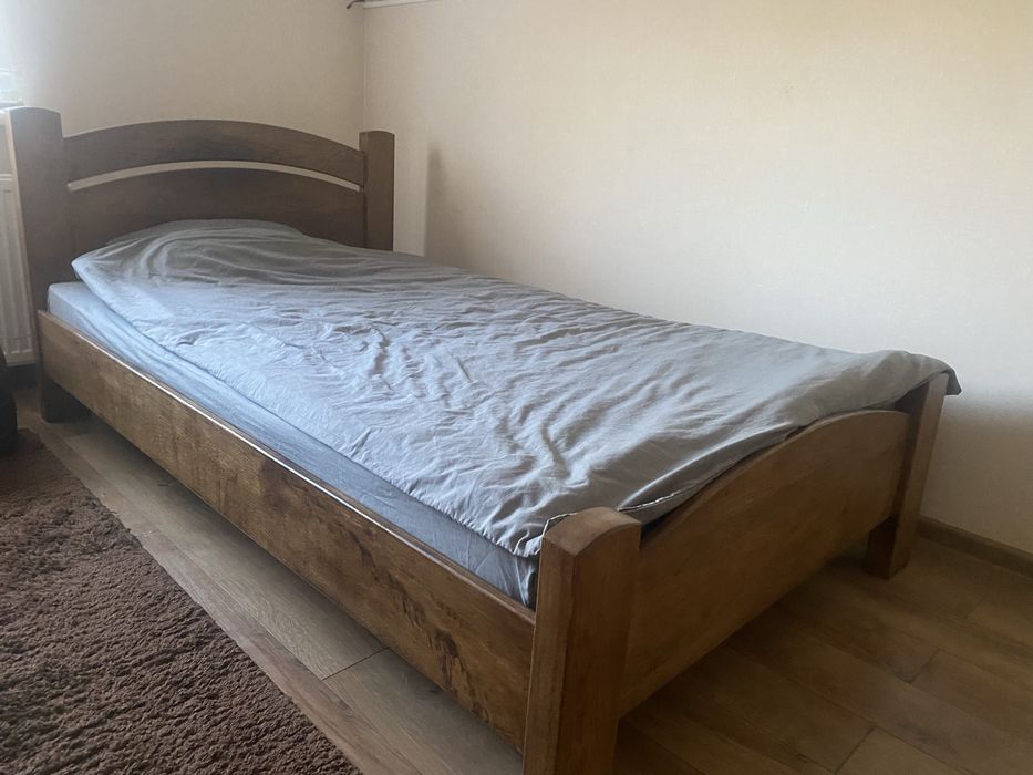 Продається дубове ліжко в хорошому стані 120 на 200, з матрацом 20 см